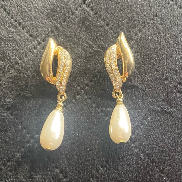 Jewelry - Pearl drop dressy earrings
